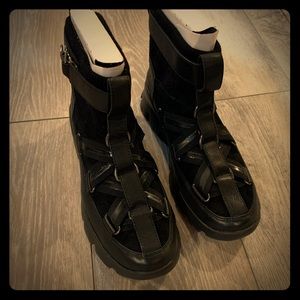 Women’s uggs lake and lights sneaker